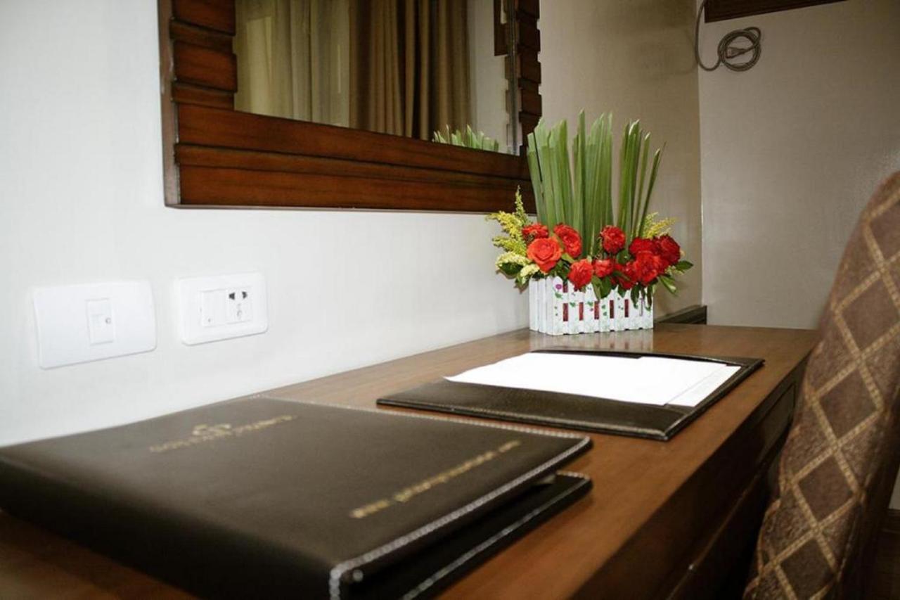 סבו Golden Prince Hotel & Suites מראה חיצוני תמונה