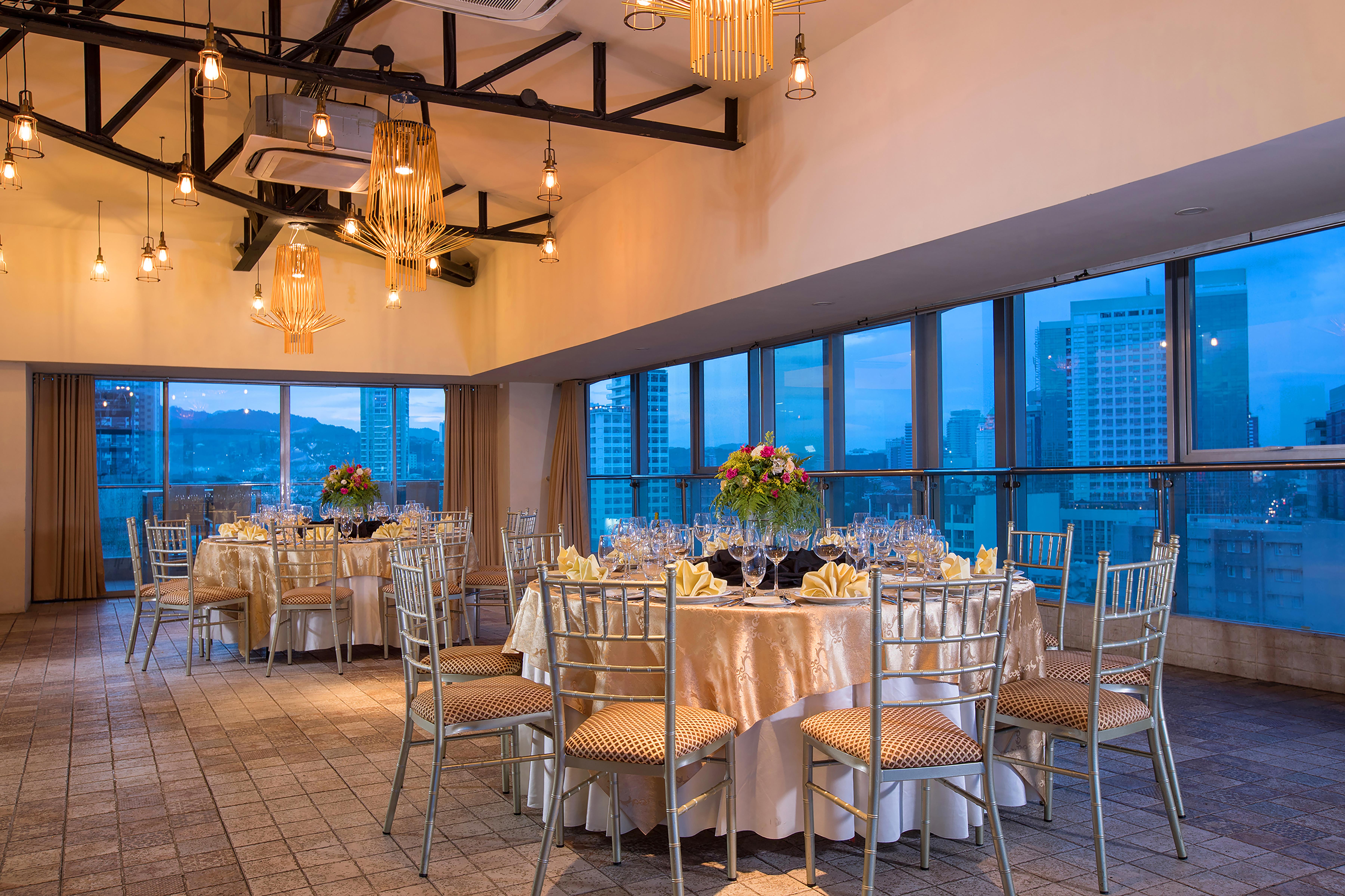 סבו Golden Prince Hotel & Suites מראה חיצוני תמונה