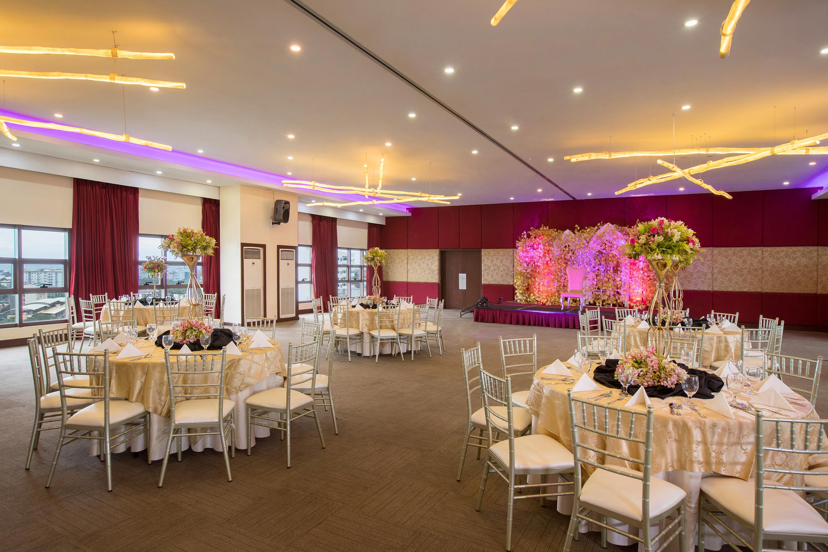סבו Golden Prince Hotel & Suites מראה חיצוני תמונה