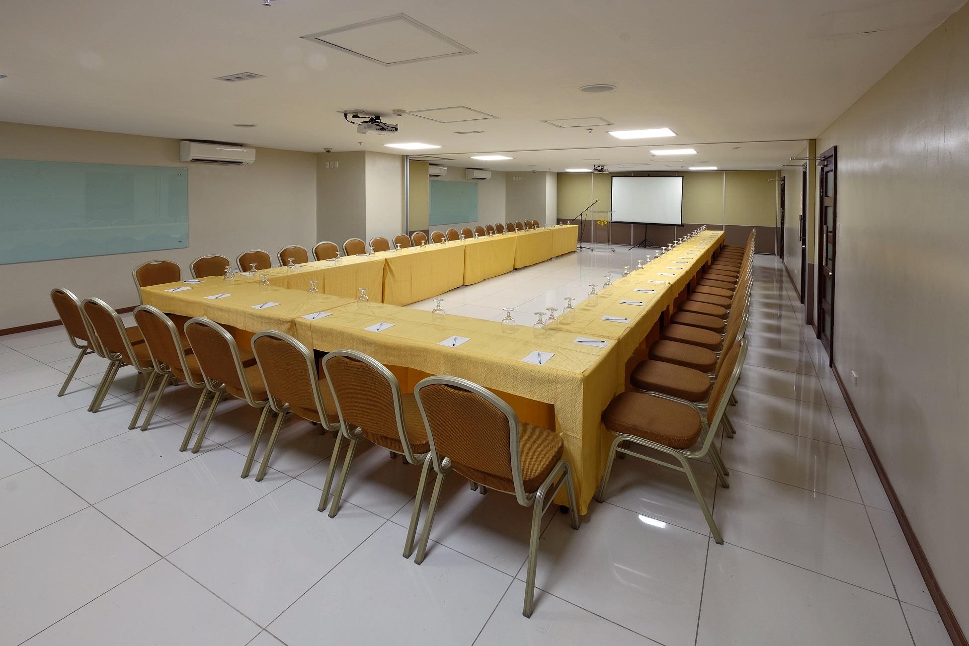 סבו Golden Prince Hotel & Suites מראה חיצוני תמונה